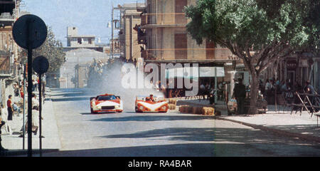 Cerda (Sizilien, Italien), 'Piccolo Madonie"-Straße", 9. Juni 1974. Von rechts nach links: Pino's Pica Lola-Ford T284, gefördert Motul, überholt Gérard Larrousse der Lancia Stratos HF 2.4 V6 (Prototyp), gefördert Marlboro, in Runde 2 des 1974 Targa Florio. Stockfoto