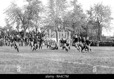 Historische College Football Games: Georgetown University gegen Carlisle Ca. 1912 Aktion Foto Stockfoto