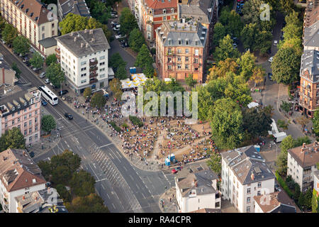 Straßenfest am Friedberger Platz, Bornheimer Landgut, Frankfurt/Main, Luftaufnahme Stockfoto