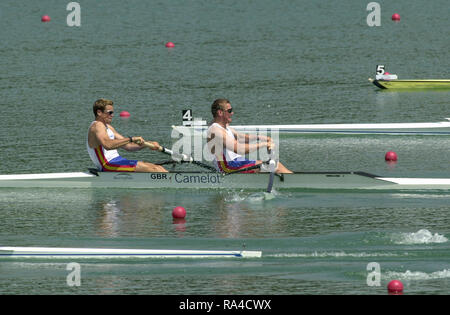 Mailand, Italien, 2003 - FISA World Cup Rudern 30/05/2003 - Foto Peter Spurrier GBR M 2 - (B) James Cracknell und Matthew Pinsent, [Pflichtfeld Credit: Peter Spurrier/Intersport Bilder] Stockfoto