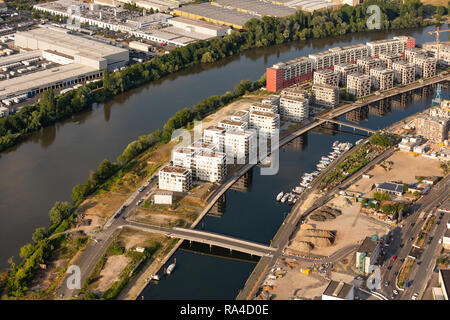 Hafeninsel am Main, in der nähe von Offenbach, Hessen, Deutschland. Umwandlung, Entwicklung der ehemaligen Hafengebiet mit neuen Wohnungen und Büros. Stockfoto