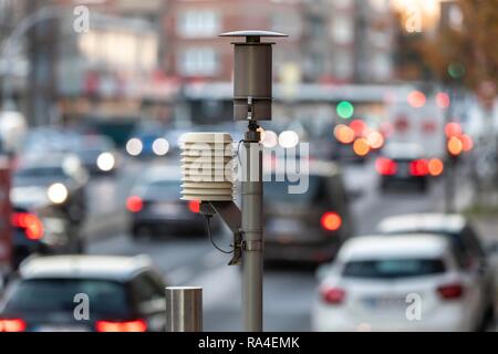 Der Gladbecker Straße in Essen, B 224, einem stark belasteten innerstädtischen Straße in Essen, Teil eines möglichen diesel Fahrverbot Zone Stockfoto