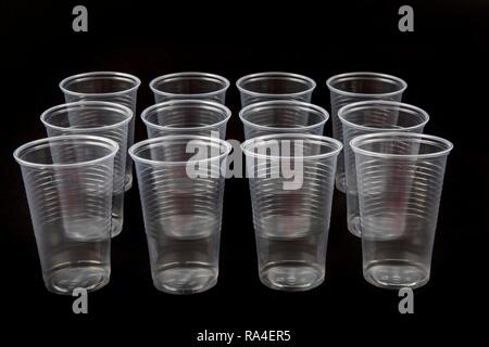 Einwegbecher, Plastikbecher, transparent, 0, 2 Liter, Trinkbecher, Einwegbecher, Kunststoff Stockfoto