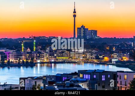 See Phoenix im Dortmunder Stadtteil Hörde, ein künstlicher See auf dem Gelände des ehemaligen Stahlwerks Phoenix-Ost Stockfoto