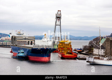 Neubau bulk carrier Star Java eingabe Bergen Hafen für ihre Taufe. Bergen, Norwegen Februar 2007. Stockfoto