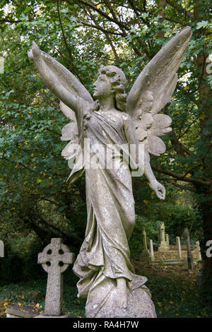 Statue Engel im Friedhof East Highgate Friedhof London England Stockfoto