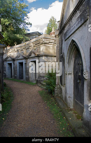 Gräber Kreis der Libanon West Highgate Friedhof London England Stockfoto