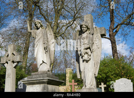 Zwei Engel East Highgate Friedhof London England Stockfoto