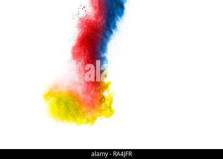 Freeze Motion von bunt bemalten Pulver explodierende auf dunklem Hintergrund. Abstrakte Gestaltung von lila Farbe staubwolke. Lila Partikel Explosion. Splas Stockfoto