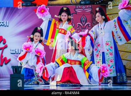 Koreanische Volkstänzer treten auf dem Maskdance-Festival in Andong Südkorea auf Stockfoto