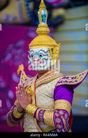 Thailändische Tänzerin, die den traditionellen Thai-Khon-Tanz auf dem Maskentanzfestival in Andong Südkorea vorführt Stockfoto