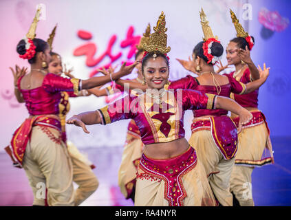 SriLankan Dancers von Hillwood College Dance Troupe treten auf dem Maskdance Festival in Andong Südkorea auf Stockfoto