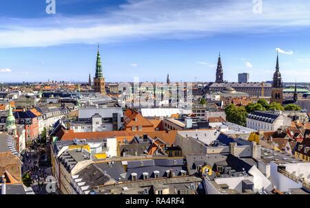 Dania - Region Seeland - Kopenhaga - Panorama centrum miasta z lotu ptaka Dänemark - Seeland - Kopenhagen Stadtzentrum - Panoramaaussicht Luftaufnahme des Zentrum von Kopenhagen und Stadtrand im Hinterg Stockfoto