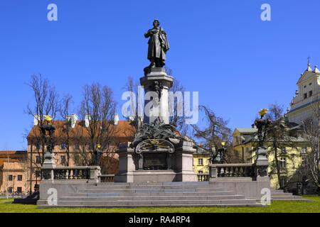 Warszawa, Polska - starowka warszawska - pomnik Adama Mickiewicza przy ul. Krakowskie Przedmiescie Warschau, Polen - historischen Viertel der Warschauer Altstadt - Witer und Dichter Adam Mickiewicz Denkmal in Kra Stockfoto