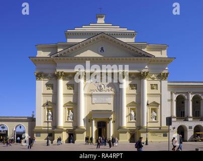 Warszawa, Polska - akademicki starowka warszawska - kosciol Sw. Anny przy ul. Krakowskie Przedmiescie Warschau, Polen - historischen Viertel der Warschauer Altstadt - St. Anna Kirche in der Krakowskie Przedmiescie Stockfoto