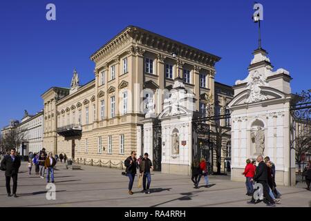 Warszawa, Polska - Uniwersytet Warszawski, historyczna Brama glowna Przy ul. Krakowskie Przedmiescie Warschau, Polen - Warschau University Main Campus - die historische Main Gate in der Krakowskie Przedmiescie Stockfoto