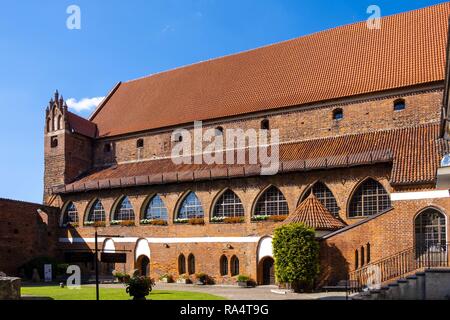 , Woiwodschaft Olsztyn/Polen - 2018/06/16: Main Wing und Innenhof des Ermland Bischöfe Schloss in der historischen Altstadt von Olsztyn Altstadt Stockfoto