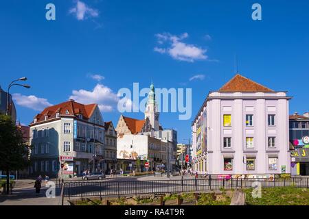, Woiwodschaft Olsztyn/Polen - 2018/06/16: Olsztyn Stadtzentrum mit Jednosci Slowianskiej Marktplatz und Rathaus Stockfoto