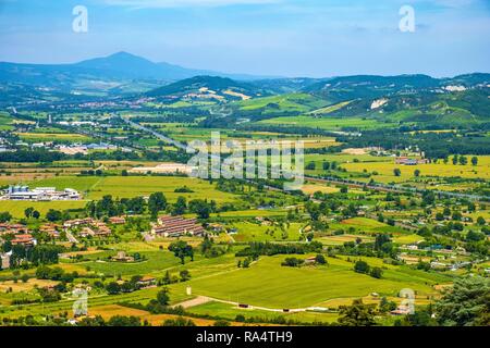 Orvieto, Umbrien/Italien - 2018/05/26: Panorama der Region Umbrien von der historischen Altstadt von Orvieto gesehen Stockfoto
