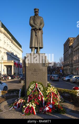 Warszawa, Masowien/Polen - 2018/11/18: Marschall Jozef Pilsudski auf dem Pilsudski-Platz im Zentrum von Warschau. Stockfoto