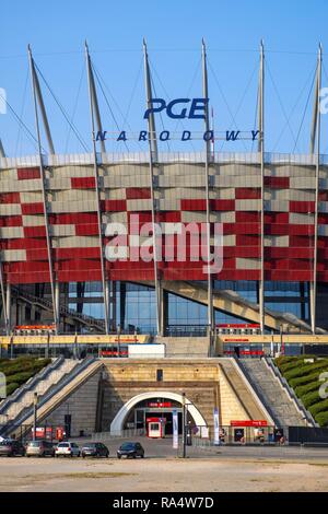 Warszawa, Masowien/Polen - 2018/09/02: Außen der PGE Narodowy Nationalstadion in Praga in Warschau, mit einziehbarem Dach, dient als Heimstadion von Polen nationale Fußball-te Stockfoto