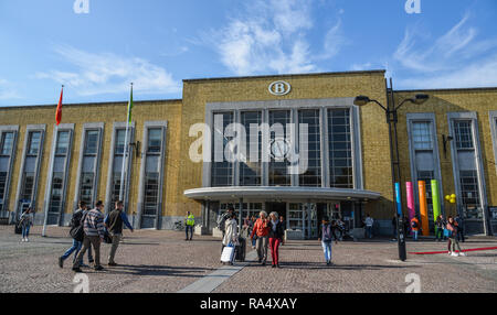 Brügge, Belgien - 5. Oktober 2018. Hauptbahnhof Brügge, Belgien. Brügge (Brügge) ist eine malerische Stadt in Flandern, der nördliche Teil von Belgiu Stockfoto