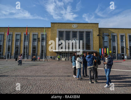 Brügge, Belgien - 5. Oktober 2018. Hauptbahnhof Brügge, Belgien. Brügge (Brügge) ist eine malerische Stadt in Flandern, der nördliche Teil von Belgiu Stockfoto