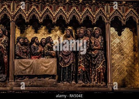 14. Jahrhundert bemalten Holzskulpturen des Lebens Jesu auf eine Chorschranke im Inneren der Kathedrale Notre Dame Paris Frankreich Stockfoto