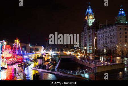 Pier Head, der Leber und der Cunard Gebäude, Mersey Ferries Terminal. Leeds Liverpool Canal Erweiterung. Im Dezember 2018 berücksichtigt. Stockfoto