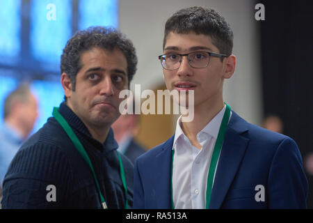 St. Petersburg, Russland - 30. Dezember 2018: Großmeister Julian Firouzja, Iran (rechts) während König Salman Welt Blitz Chess Championship 2018. Eventua Stockfoto