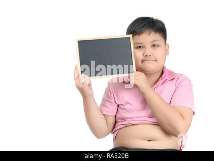 Beleibte Fat Boy zeigen leere Tafel auf weißem Hintergrund und kopieren Raum isoliert, Health Care Konzept Stockfoto