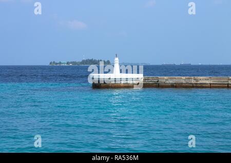 Eingang der männlichen Hafen an einem sonnigen Tag (Malediven, Asien) Stockfoto