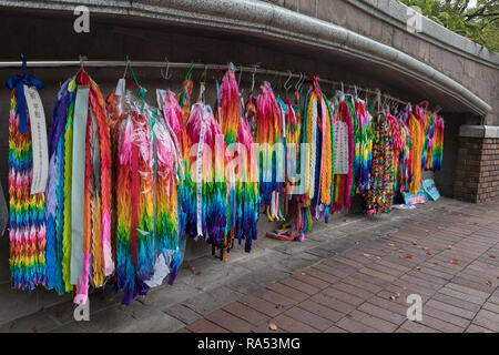 Nagasaki, Japan - 23. Oktober 2018: Origami Papier Krane, die Frieden, an Atombombe Hypozentrum, Nagasaki. Japan Stockfoto