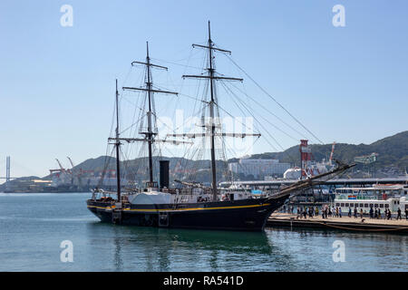 Nagasaki, Japan - Oktober 25, 2018: Historische Segelboot im Hafen von Nagasaki, Japan Stockfoto