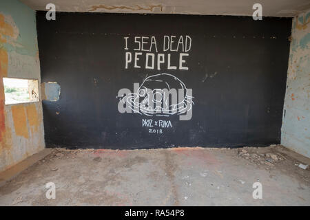 Israel, Sdom, der alte Dead Sea Works Factory und Wohnräumen, im Jahr 1949 aufgegeben. Die neue Anlage wurde bauen weiter im Süden. Jetzt in Graffiti bedeckt Stockfoto