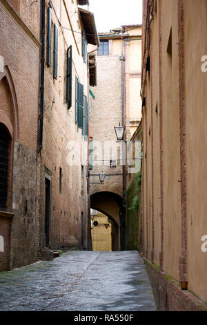 Mittelalterliche Straßen von Siena. Toskana, Italien. Stockfoto