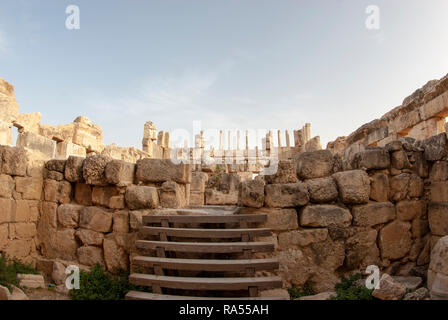 Teilweise restauriert Qasr Al-Iraq Al-Abd Palast am historischen Ort, Jordanien Stockfoto