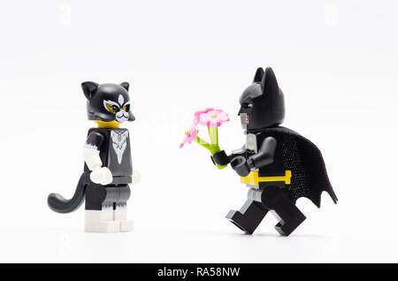 Batman Blume die Katze Frauen. Lego Minifiguren sind von der Lego Gruppe hergestellt. Stockfoto