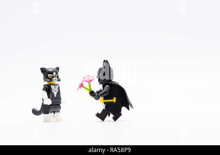 Batman Blume die Katze Frauen. Lego Minifiguren sind von der Lego Gruppe hergestellt. Stockfoto