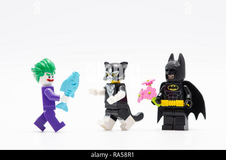 Batman, Blume und Joker, Fische, Katze Frauen. Lego Minifiguren sind von der Lego Gruppe hergestellt. Stockfoto