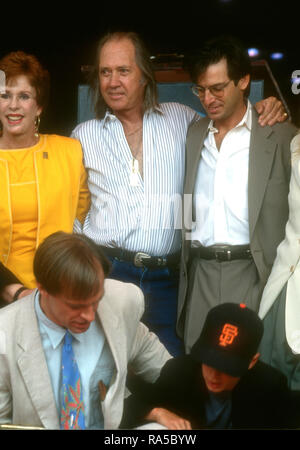 HOLLYWOOD, CA - 15. Juli: Schauspielerin Carol Burnett, Schauspieler David Carradine, Schauspieler Robert Carradine, Schauspieler/honoree Keith Carradine und Sohn Cade Carradine besuchen Zeremonie für seinen Stern Zeremonie am 15. Juli 1993 über Hollywood des Ruhmes in Hollywood, Kalifornien, entfernt. Foto von Barry King/Alamy Stock Foto Stockfoto