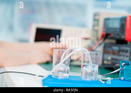 Experimentieren mit Wasserstoff Zellen Stockfoto