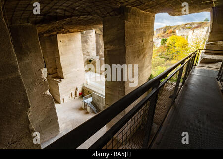 Theme Park der Kalksteinbruch in Fertorakos, Ungarn. In diesem Abschnitt geht es um die Ausbeutung der Lajta Kalkstein. Stockfoto