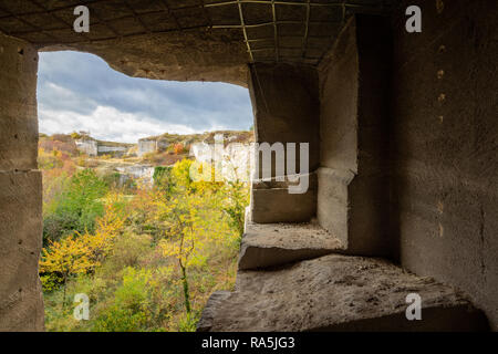 Die "Theme Park" der Kalksteinbruch in Fertorakos, Ungarn. In diesem Abschnitt geht es um die Ausbeutung der "Lajta' Kalkstein. Blick von der Metall Stockfoto