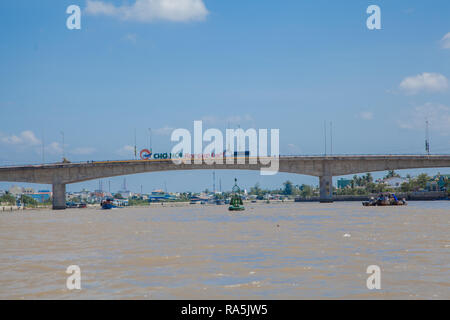 Beliebte Fluss markt in Can Tho Vietnam. Touristen können kommen und lokalen Verkauf und Kauf am Markt vor allem in den frühen Morgenstunden. Stockfoto