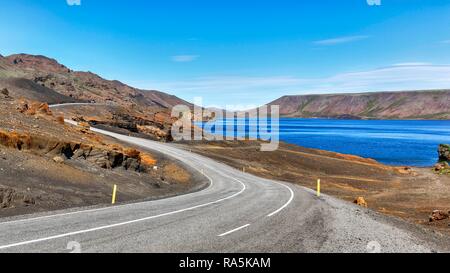 Kleifarvatn Straße, See auf der Reykjanes Halbinsel, in der Nähe von Reykjavik, Island Stockfoto