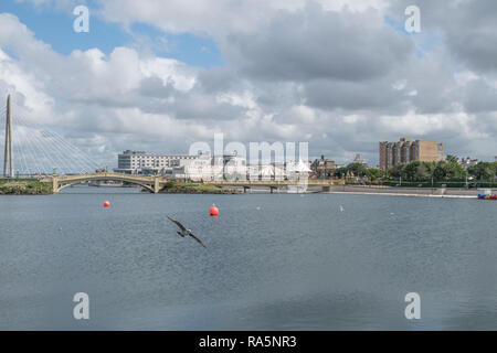 Blick über Marine See von Southport Central Pier zu Funland Stockfoto
