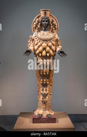 ARoman, Alabaster Skulptur, der Göttin Artemis, bekannt als der Artemis von Ephesus, 2 nd. Cen. AD, im Nationalen Archäologischen Museum in Neapel, Stockfoto