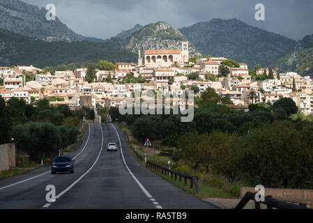 Weg zum schönen Dorf Selva auf der Insel Mallorca in Spanien Stockfoto