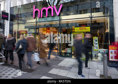 Eine HMV Zeichen in Cardiff, Wales, UK. Der Einzelhändler in die Administration für das zweite mal in sechs Jahren gegangen. Stockfoto